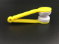 Preview: Brillen Reinigungszange mit Mikrofaser Farbe gelb